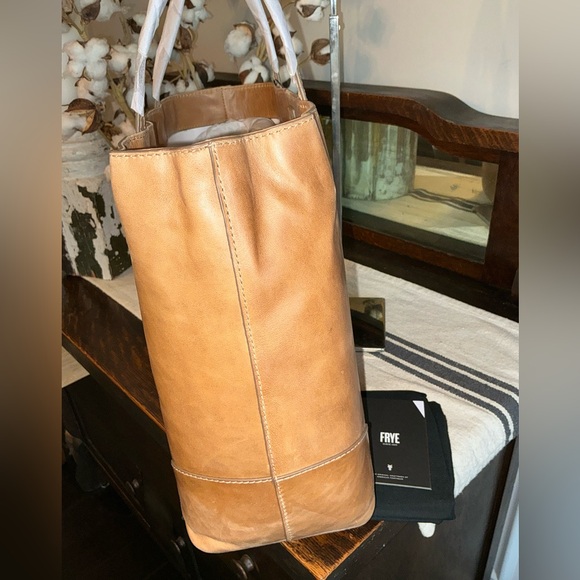 NWT Frye Melissa Leather Shopper Tote Shoulder Bag Beige Brown Retail  $358 - Picture 3 of 12